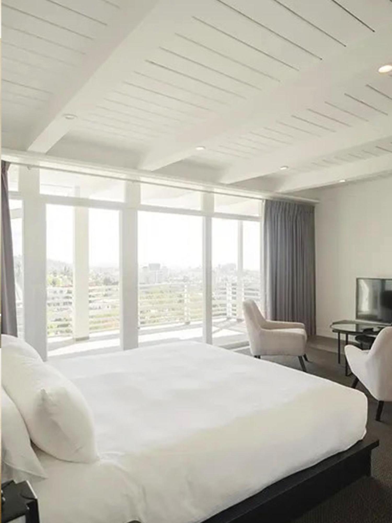 Hollywood Hills Hotel Лос Анджелис Екстериор снимка