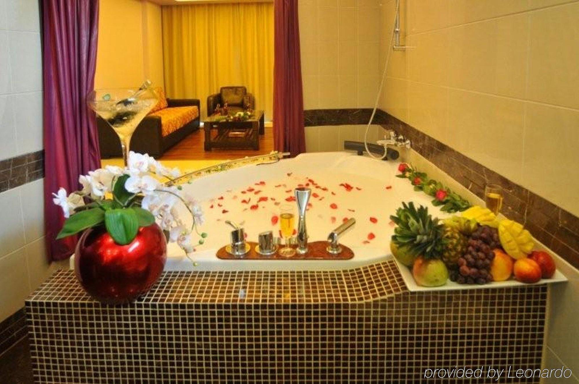 Hollywood Hills Hotel Лос Анджелис Екстериор снимка